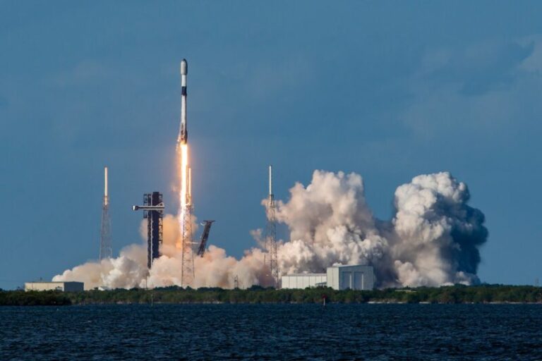 SpaceX lancement avril 2025 Floride. La connexion par satellite en mai 2025