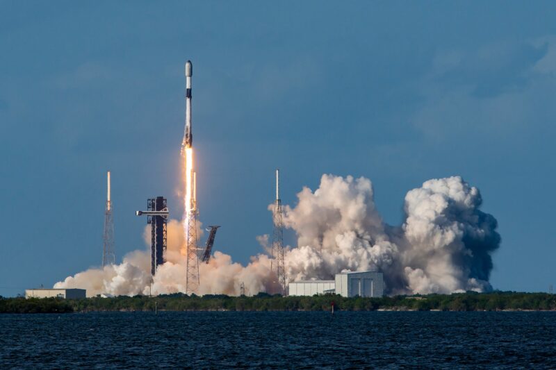 SpaceX lancement avril 2025 Floride. La connexion par satellite en mai 2025